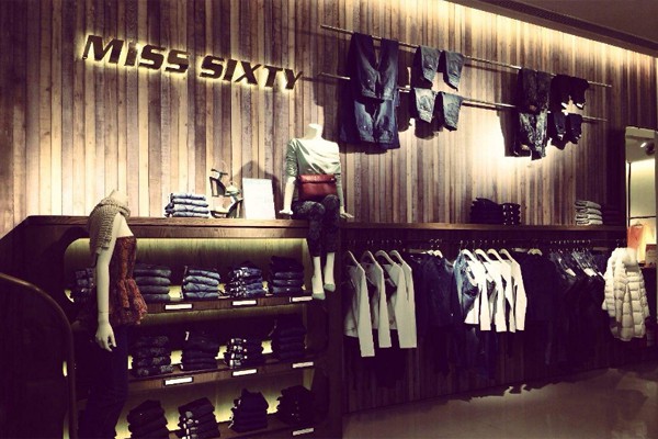 misssixty女装店铺展示