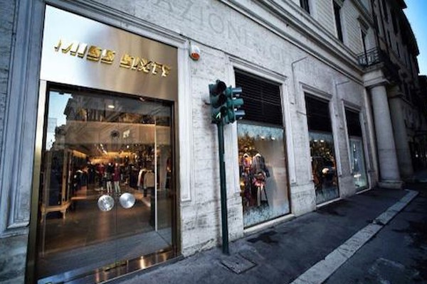 misssixty女装店铺展示