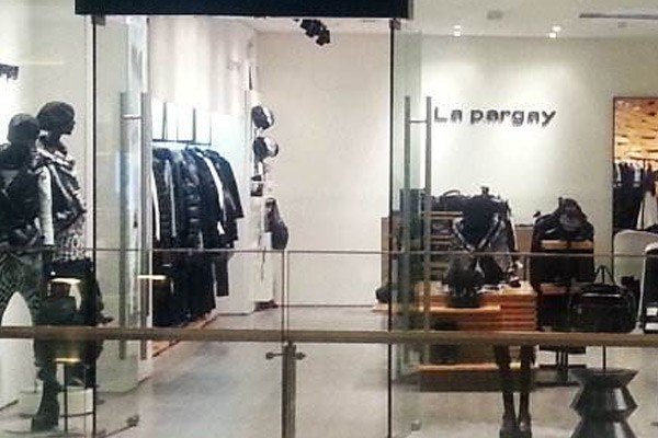 纳帕佳女装店铺展示