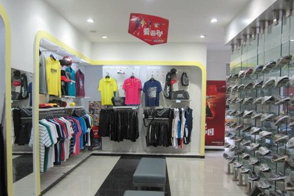 金莱克运动装店铺展示