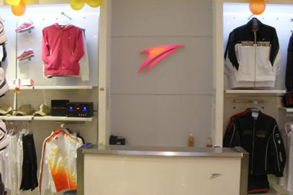金莱克运动装店铺展示