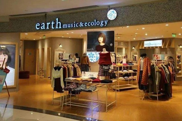 EarthMusic女装店铺展示