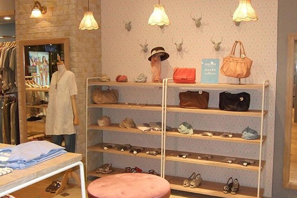 EarthMusic女装店铺展示