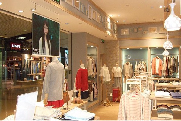 EarthMusic女装店铺展示