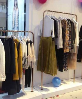 依路佑妮女装店铺展示