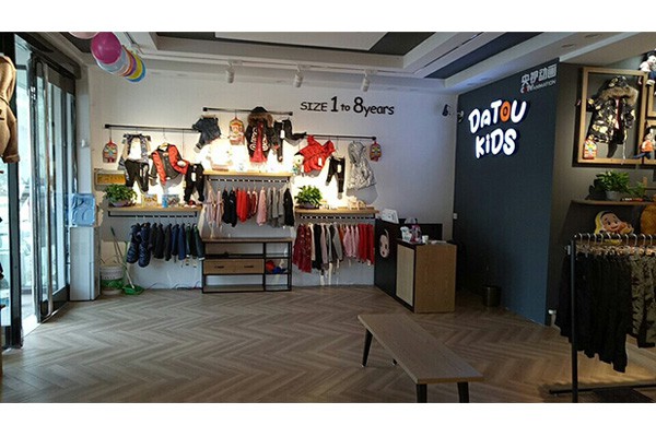 大头儿子小头爸爸童装店铺展示