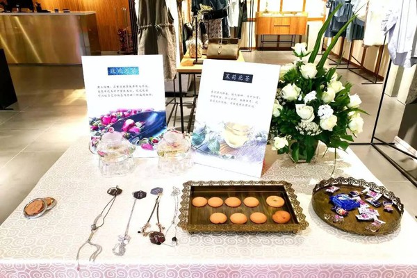 芮非女装店铺形象