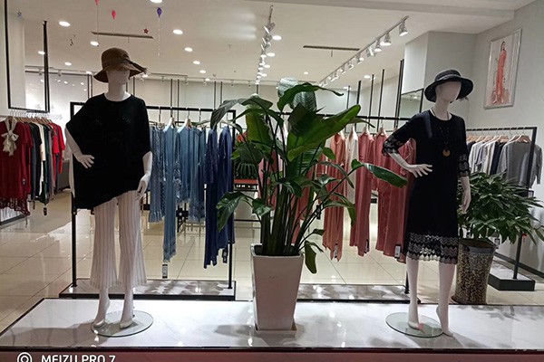 诺玛诗女装店铺展示