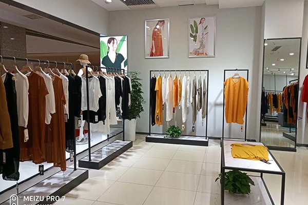 诺玛诗女装店铺展示