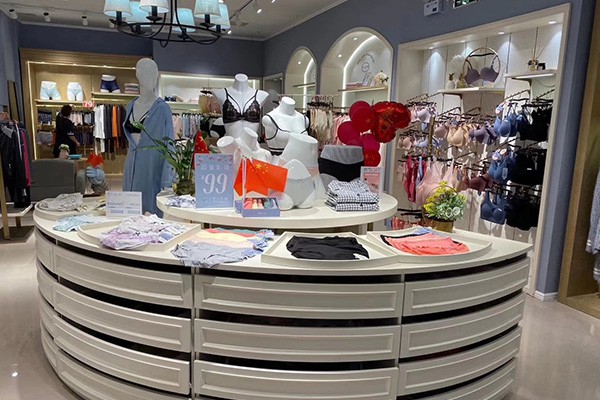 三番田内衣店铺展示