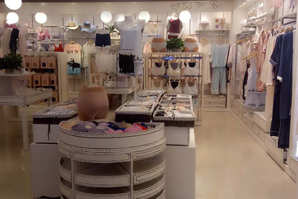 唯爱小窝内衣店铺展示
