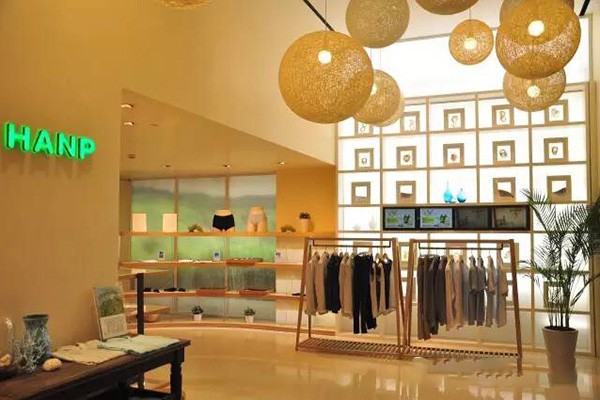 汉麻世家休闲装店铺展示