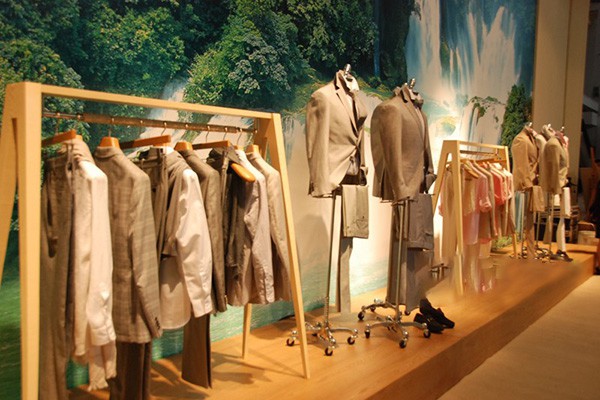 汉麻世家休闲装店铺展示