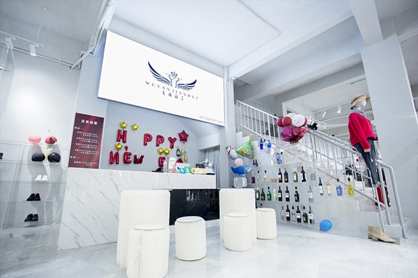 慕城·衣贰衫男装店铺展示