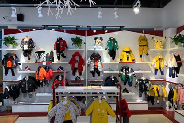 小鲨诺拉童装店铺展示