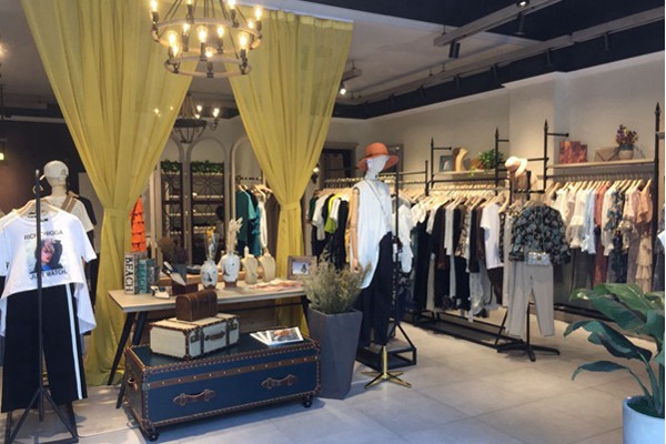 时尚自由点女装店铺形象