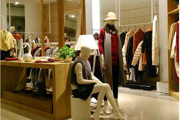 衣佰芬女装店铺展示