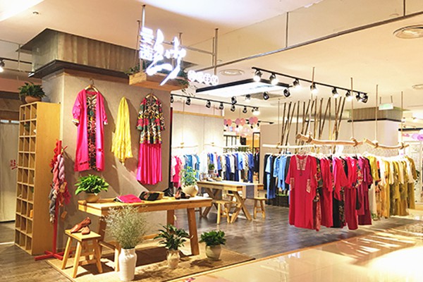 曼茜纱女装店铺形象