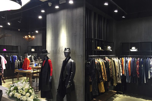 诱货女装店铺展示