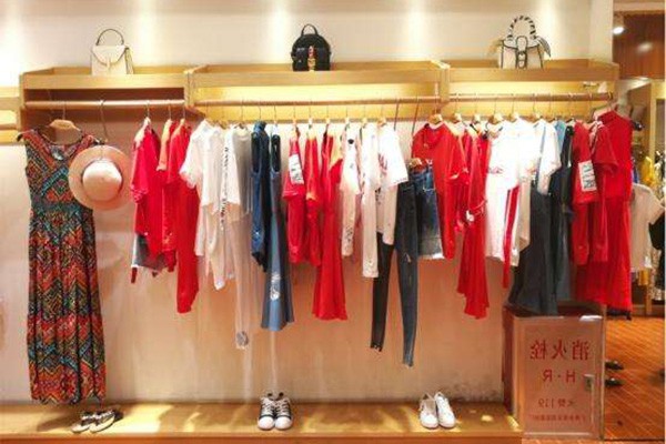 美丽联盟女装店铺展示