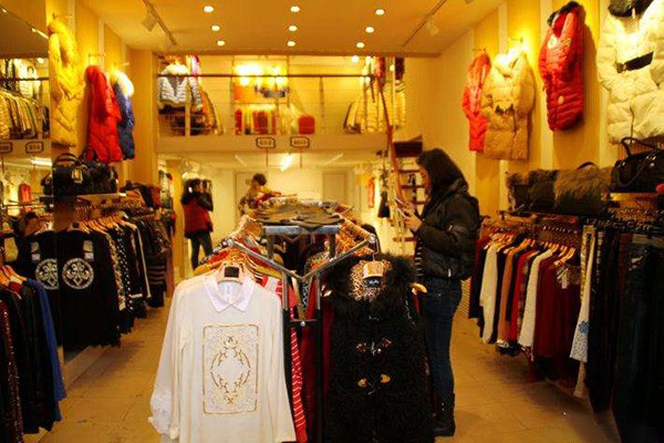 美丽联盟女装店铺展示