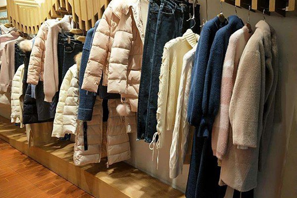 美丽联盟女装店铺展示