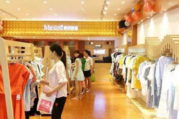 美丽联盟女装店铺展示