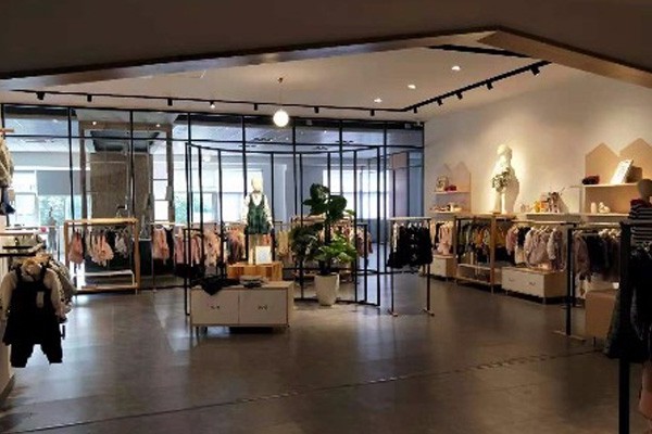 瓢虫之家童装店铺展示