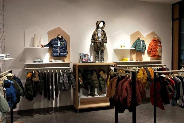 瓢虫之家童装店铺展示