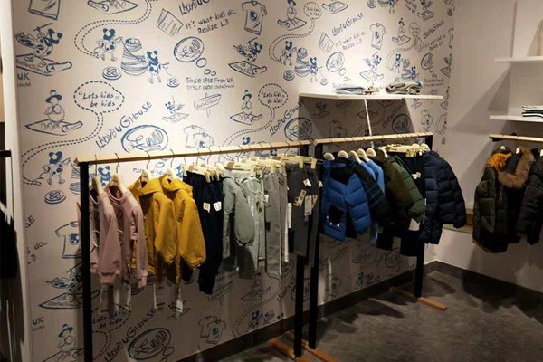 瓢虫之家童装店铺展示