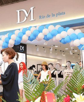 DM快时尚女装店铺形象