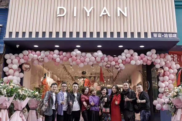 蒂言女装店铺形象