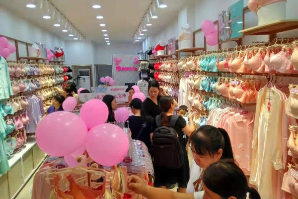 都市女人心内衣店铺形象