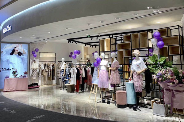 美言女装店铺展示