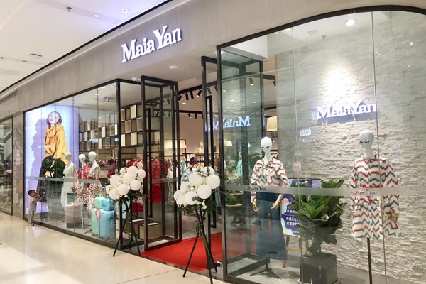 美言女装店铺展示