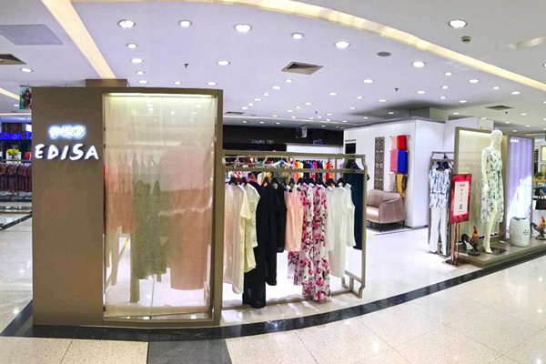 伊缔莎女装店铺展示