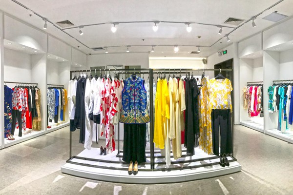 伊缔莎女装店铺展示