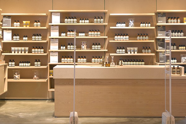 北欧时刻女装店铺形象