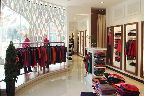 雅意娜菲女装店铺展示