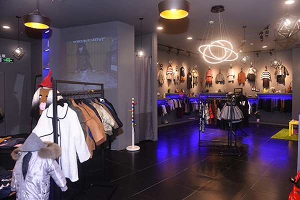 苹果橙童装店铺展示