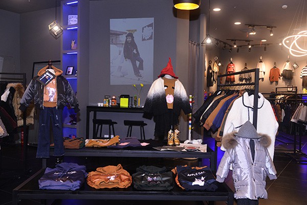 苹果橙童装店铺展示