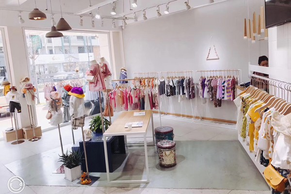 洛小米童装店铺展示