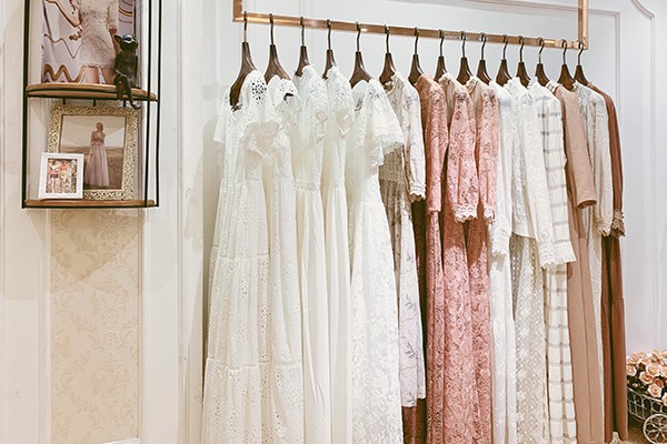 1/800女装店铺形象