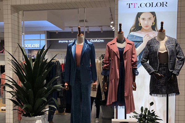 蒂蒂卡娜女装店铺展示