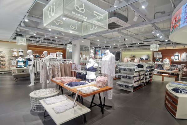 CU内衣店铺展示