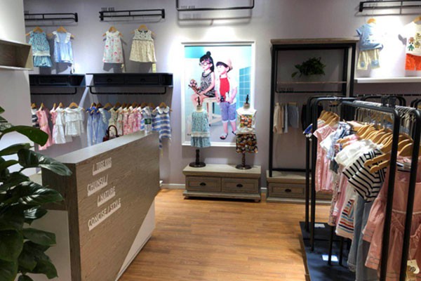 童戈童装店铺展示