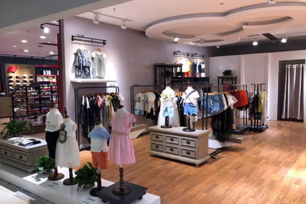 童戈童装店铺展示