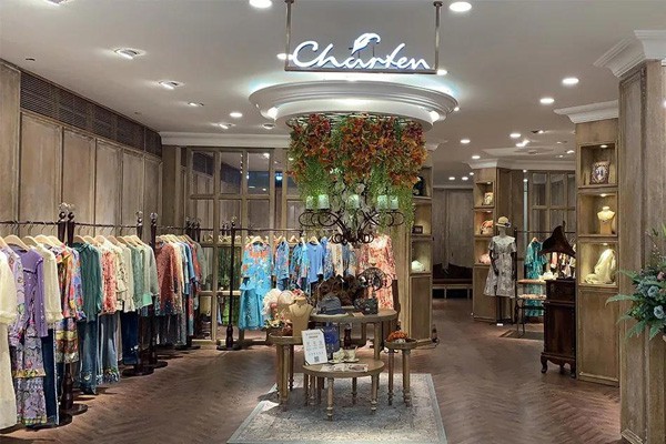 朝峰女装店铺形象