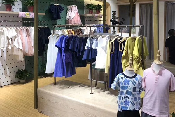 尼可童装店铺展示