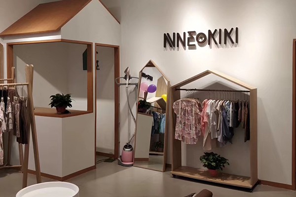 尼可童装店铺展示